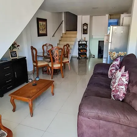 Acogedor Apartamento Con Estacionamiento Cerca Al Centro Comercial Chipichape